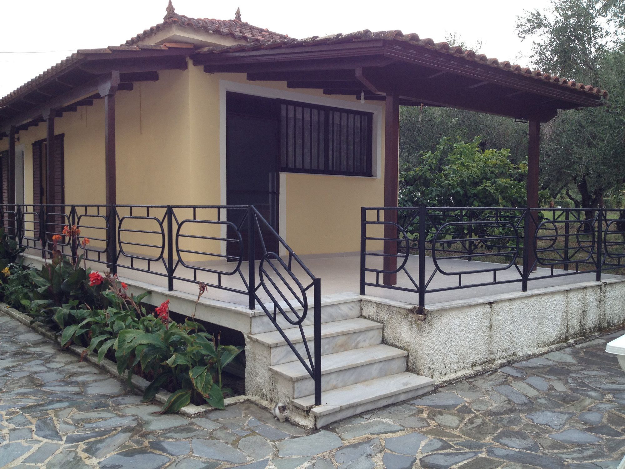 Alexandros Studios Laganas Luaran gambar